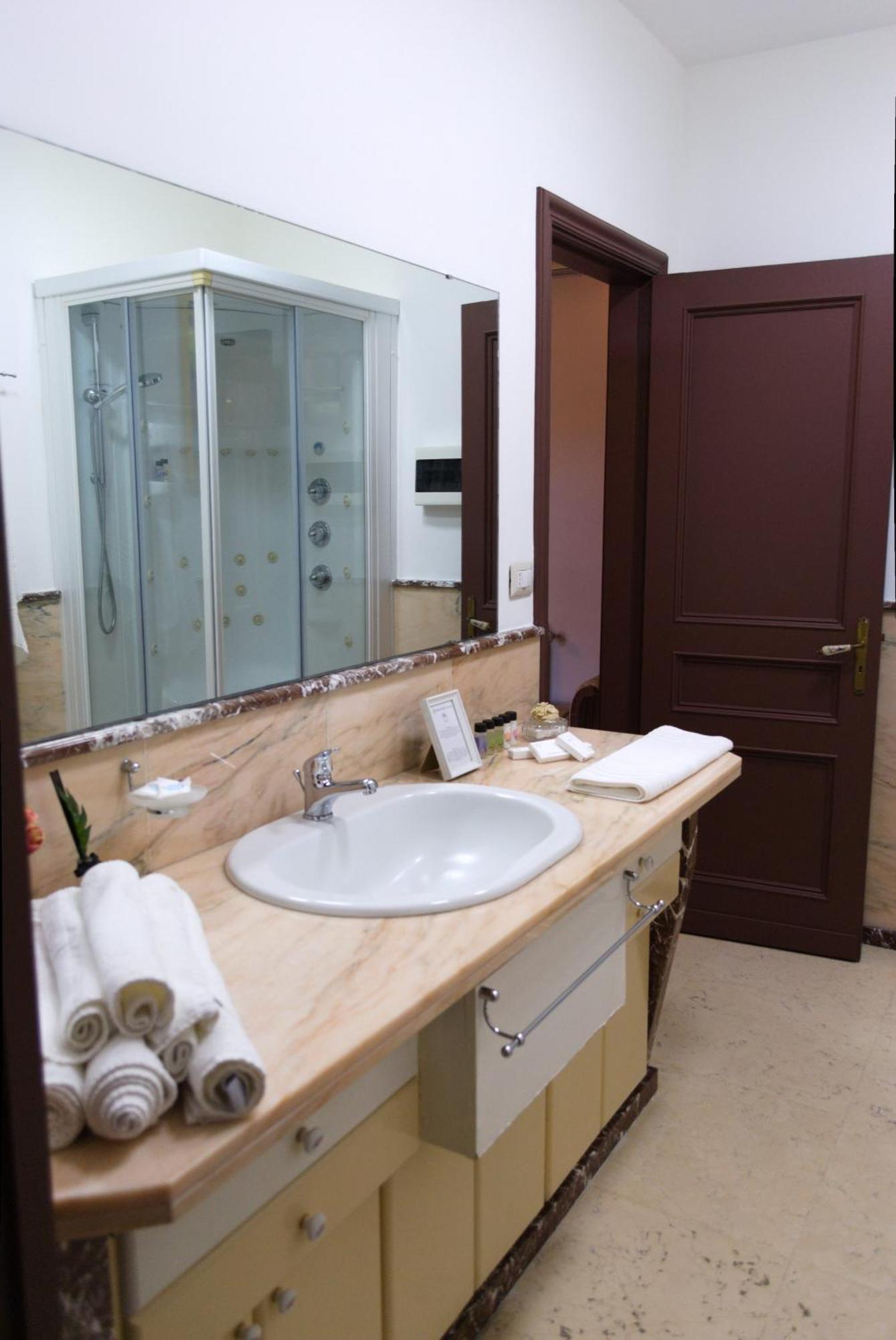 Allure Palace Acireale Bagian luar foto